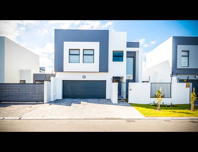 4 BEDROOM FREESTANDING FOR SALE IN SANDOWN